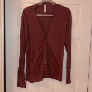 XL Rust cardigan with bronze snaps